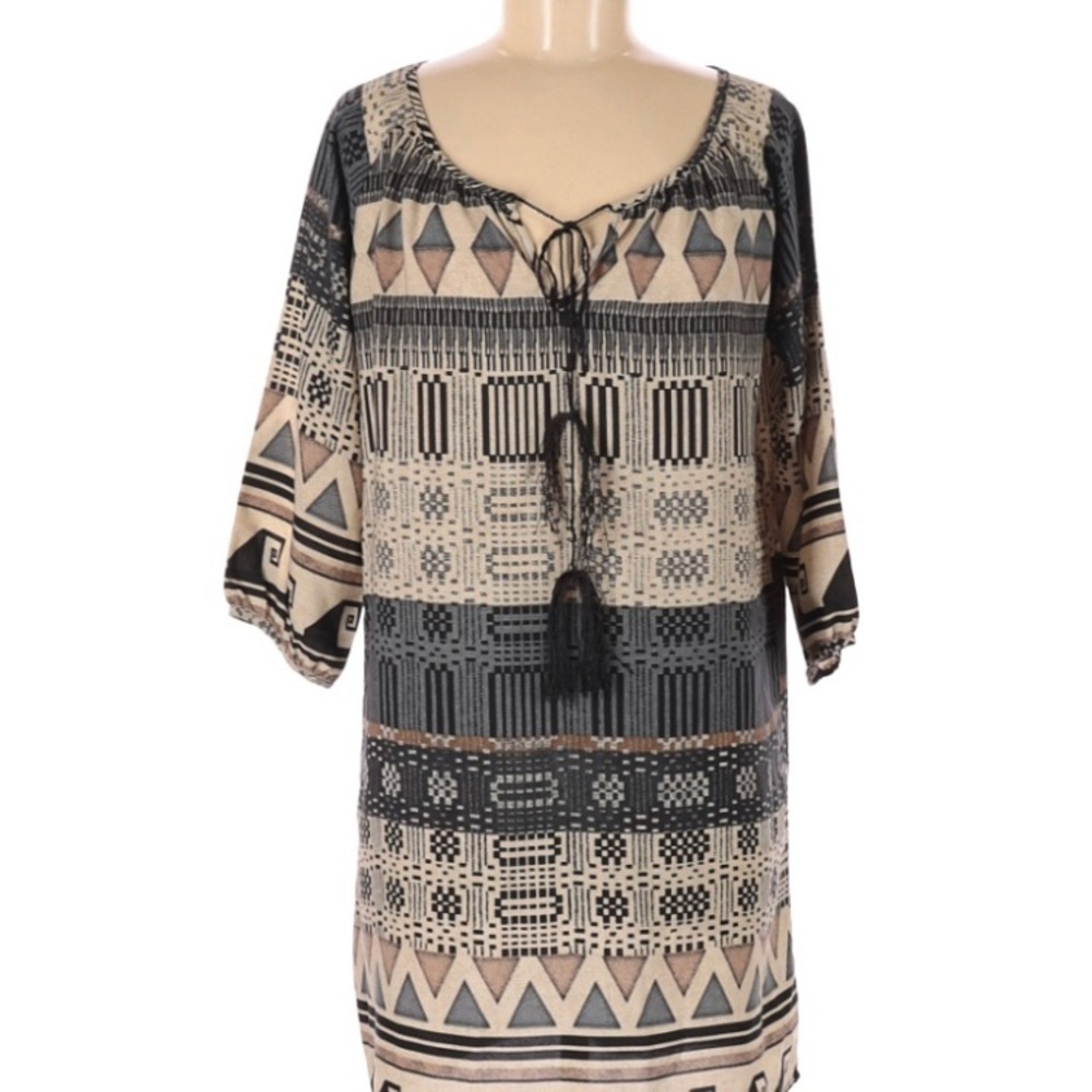 HUG SHIFT SCOOP NECKLINE LONG SLEEVE AZTEC DRESS